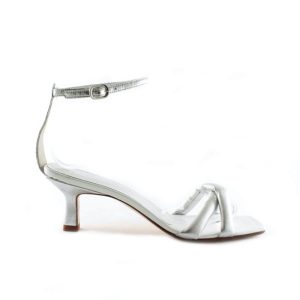 Sandalo in pelle laminato color argento P1B52